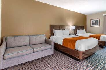 هتل Comfort Inn & Suites