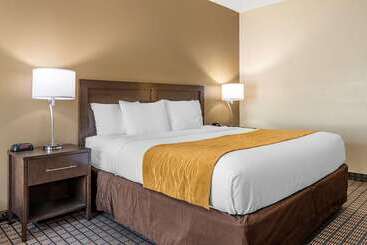 هتل Comfort Inn & Suites