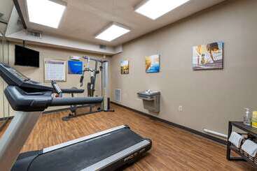 هتل Comfort Inn & Suites