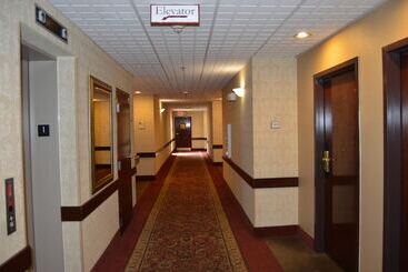 هتل Comfort Inn & Suites