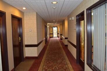 هتل Comfort Inn & Suites
