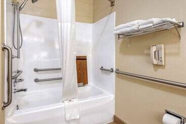 هتل Comfort Inn & Suites