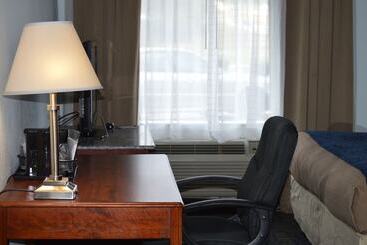 هتل Comfort Inn & Suites