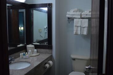 هتل Comfort Inn & Suites