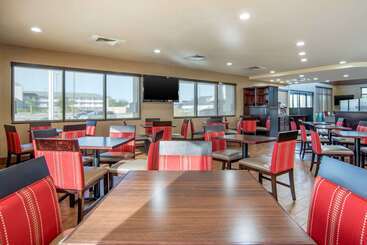 هتل Comfort Suites