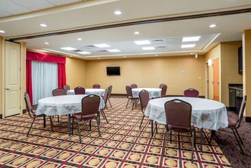 هتل Comfort Suites