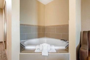 Hotel Comfort Suites