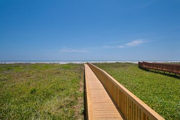 هتل Comfort Suites Beachside