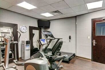 هتل Comfort Suites Williamsburg Historic Area
