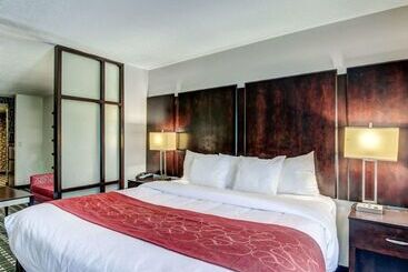 هتل Comfort Suites Williamsburg Historic Area
