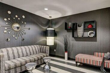 هتل Comfort Suites Williamsburg Historic Area