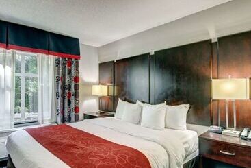 هتل Comfort Suites Williamsburg Historic Area