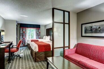 هتل Comfort Suites Williamsburg Historic Area