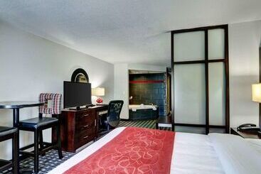 هتل Comfort Suites Williamsburg Historic Area