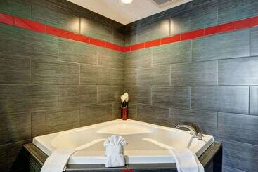 هتل Comfort Suites Williamsburg Historic Area