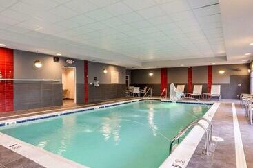 هتل Comfort Suites Williamsburg Historic Area