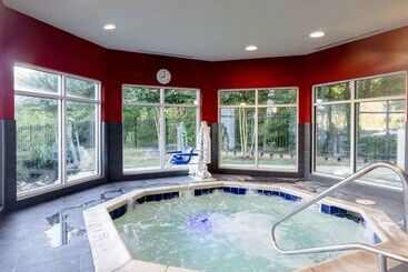 هتل Comfort Suites Williamsburg Historic Area