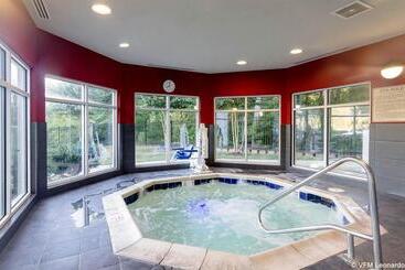 هتل Comfort Suites Williamsburg Historic Area