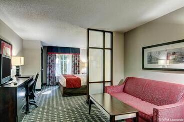 هتل Comfort Suites Williamsburg Historic Area