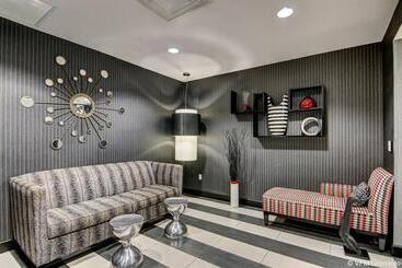 هتل Comfort Suites Williamsburg Historic Area