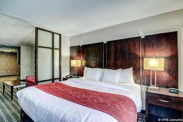 هتل Comfort Suites Williamsburg Historic Area