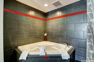 هتل Comfort Suites Williamsburg Historic Area