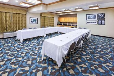 هتل Country Inn & Suites By Radisson, Lubbock, Tx