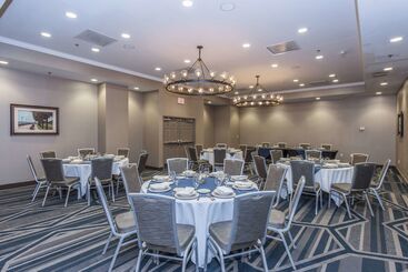 هتل Doubletree By Hilton North Charleston   Convention Center