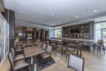 هتل Doubletree By Hilton North Charleston   Convention Center