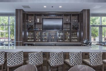 هتل Doubletree By Hilton North Charleston   Convention Center