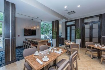هتل Doubletree By Hilton North Charleston   Convention Center