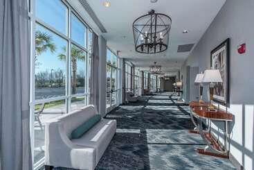 هتل Doubletree By Hilton North Charleston   Convention Center