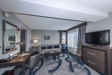 هتل Doubletree By Hilton North Charleston   Convention Center