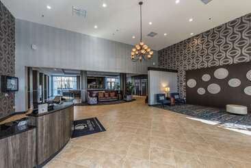 هتل Doubletree By Hilton North Charleston   Convention Center