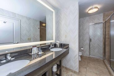 هتل Doubletree By Hilton North Charleston   Convention Center