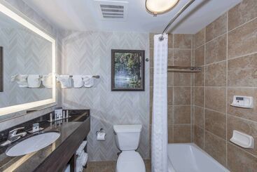 هتل Doubletree By Hilton North Charleston   Convention Center