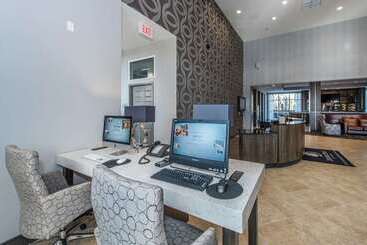 هتل Doubletree By Hilton North Charleston   Convention Center