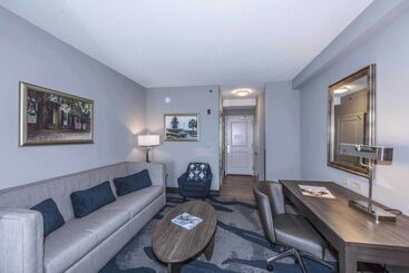 هتل Doubletree By Hilton North Charleston   Convention Center