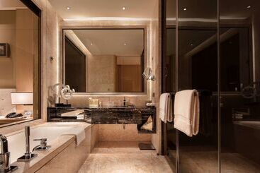 هتل Hilton Dalian