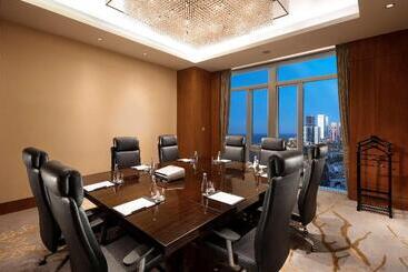 هتل Hilton Dalian