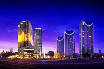 هتل Hilton Dalian