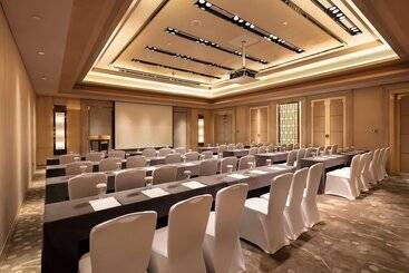 هتل Hilton Dalian