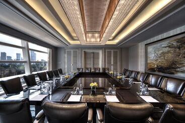 هتل Hilton Dalian