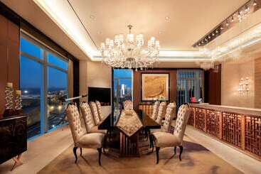 هتل Hilton Dalian