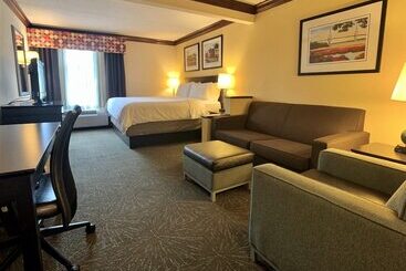 Holiday Inn Express Hotel & Suites Charleston Ashley Phosphate, An Ihg