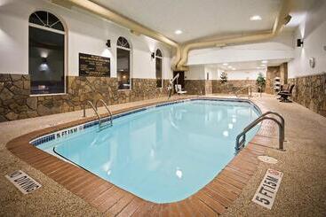 هتل Americinn By Wyndham Hill City Mt Rushmore
