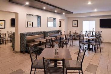 Holiday Inn Express Hotel & Suites Sioux Falls At Empire Mall, An Ihg