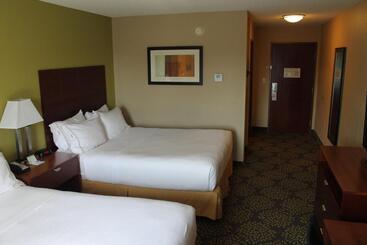 هتل Holiday Inn Express  & Suites Starkville