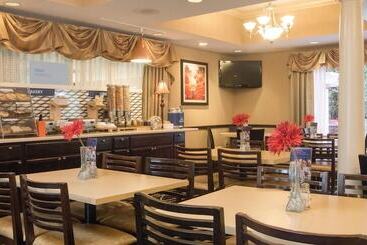 Holiday Inn Express Hotel & Suites Youngstown North Warren/niles, An Ihg