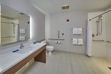 Holiday Inn Express Hotel & Suites Medford Central Point, An Ihg